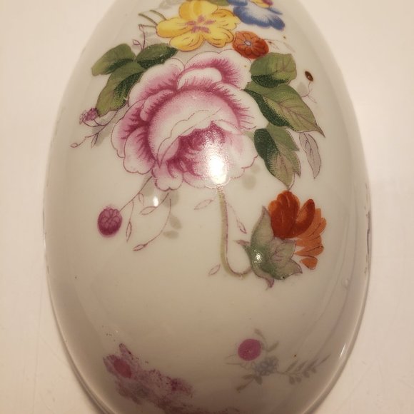 EGG SHAPED TRINKET DISH w/ LID - FLOWERS & GOLD INLAY TRIM - 5.5" X 3.5" X 3.5" - Picture 6 of 15